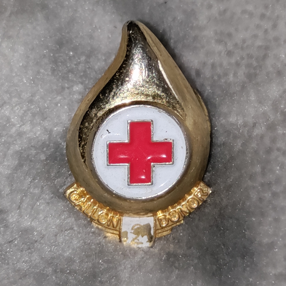 Vintage Blood Donor 2 Gallon Lapel pin